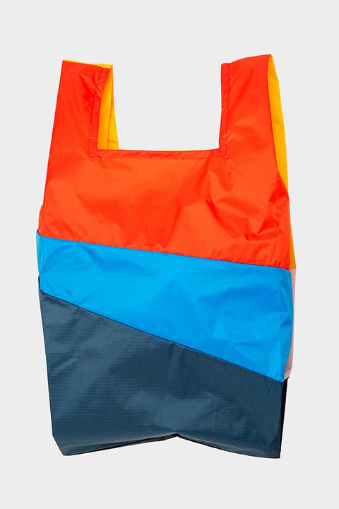 The New Shopping Bag Multi Tone Large Susan Bijl, Rückseite, diagonale Farbflächen in leuchtendem Orange, Blau und Dunkelgrau