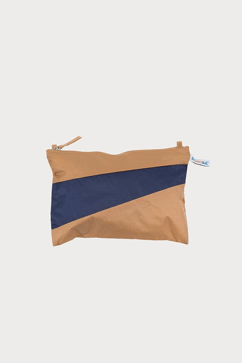 Moderne Dunkelblaue und Camel Hip Bag von Susan Bijl