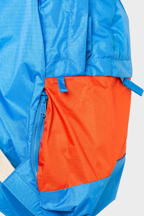 Seitliche Tasche für schnellen Zugriff auf Essentials
