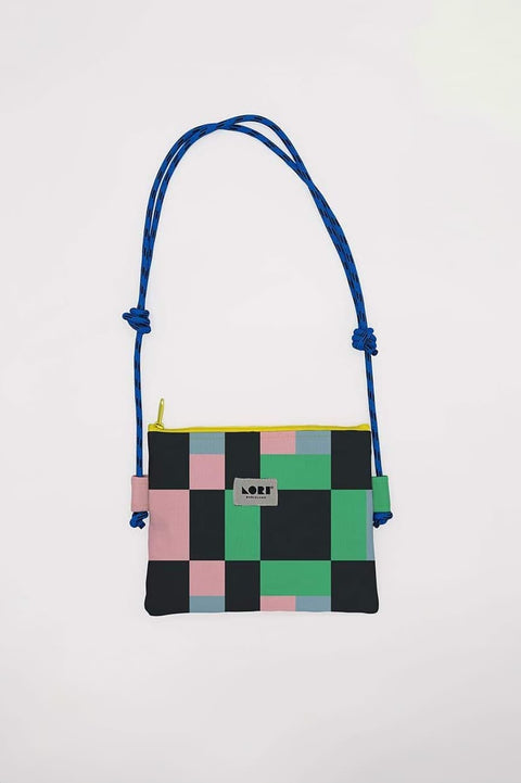 Lori Barcelona Crossbody Tasche aus recyceltem PET-Stoff