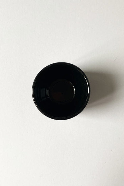 Hochglanzbecher mit individuellen gespritzten Punkten