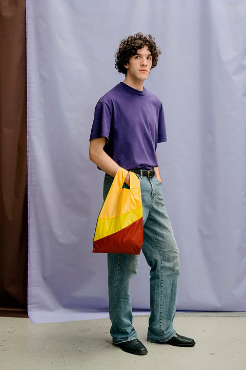 The New Shopping Bag Multi TV Yellow Medium Susan Bijl, zusammengefaltet, kompaktes Format, beide Seiten sichtbar
