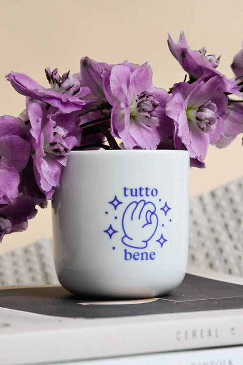 Formschöner Porzellanbecher in Weiß mit "tutto bene" Motiv