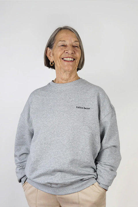 Oversized Pullover mit schwarzer Stickerei "tutto bene"