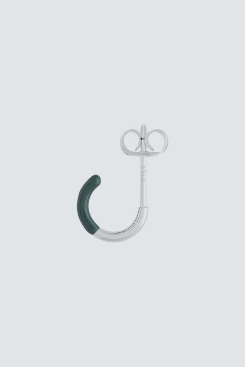 Color Hoop Half Dip Silber Dunkelgrün von LULU Copenhagen, 1 cm Durchmesser, poliertes Silber mit dunkelgrüner Emaille-Hälfte, nickelfrei