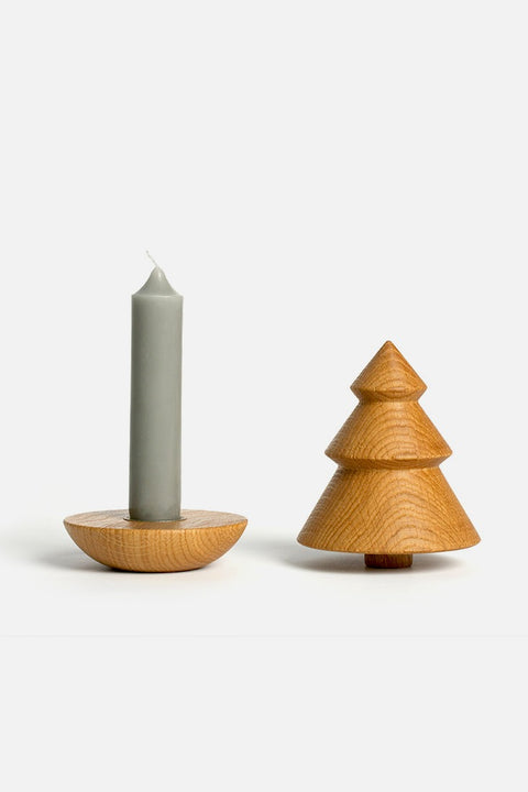 Kerzenhalter und Tannenbaum in einem