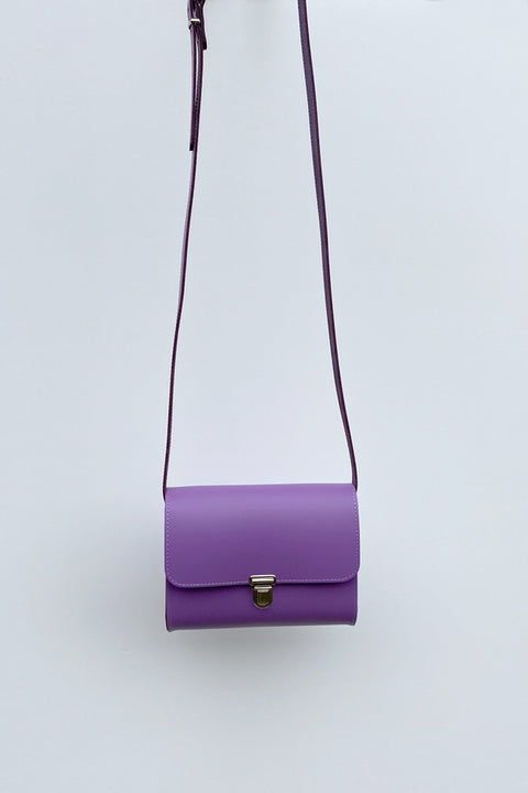 Trendige Retro-Tasche für Damen von Papoutsi