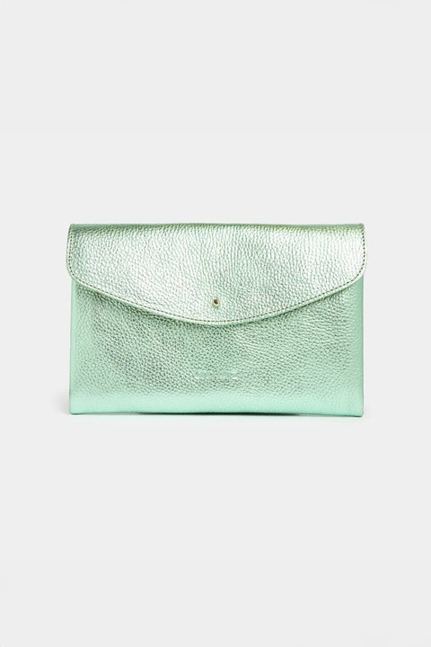 Clutch aus Metallic-Leder in Grün von ann kurz