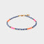 Armband Marseille Blush Indigo, kombiniert mit anderen Bändchen am Handgelenk, Neon-Farben und Indigo Blau