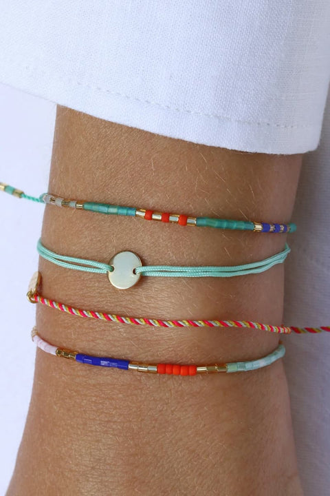 Sommerliches Armband mit farbigen Perlen von Blush Indigo