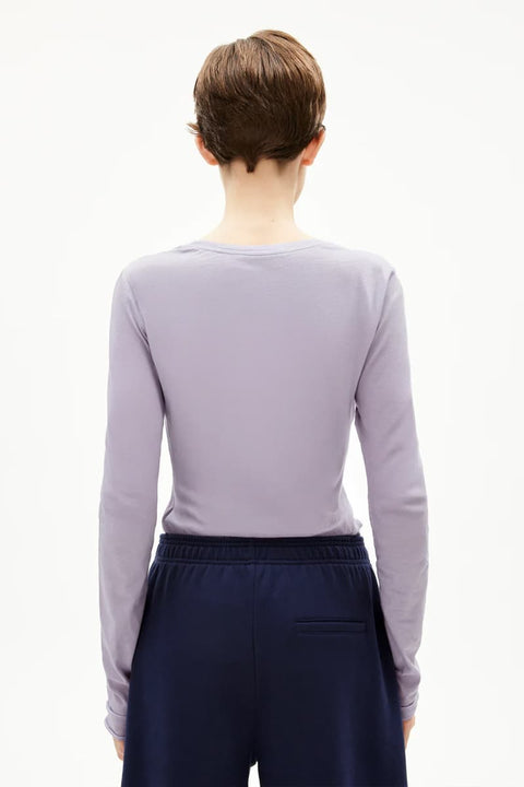 Nachhaltiges Longsleeve aus Bio-Baumwolle von ARMEDANGELS