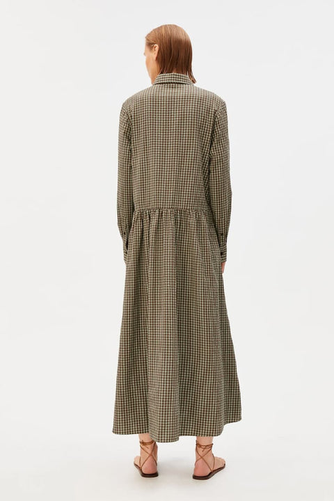 Vichy Seersucker Maxi Dress ARMEDANGELS – Detailansicht Seersucker-Struktur, Hemdkragen und Knopfleiste