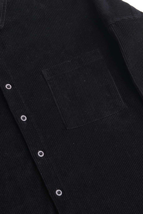 Detailansicht Hemdblusenkragen und Brusttasche des Tahira Shirts schwarz