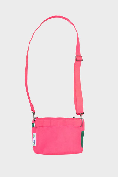 Nachhaltige Bum Bag in Pink und Grün, kompakt und wasserdicht