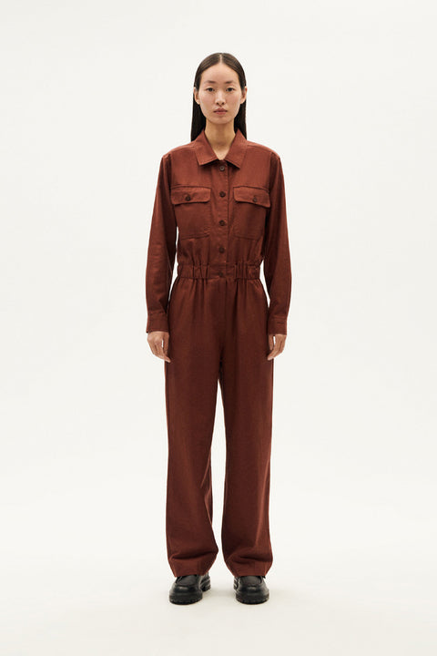 Nachhaltiger Jumpsuit in Braun, hergestellt aus Bio-Baumwolle