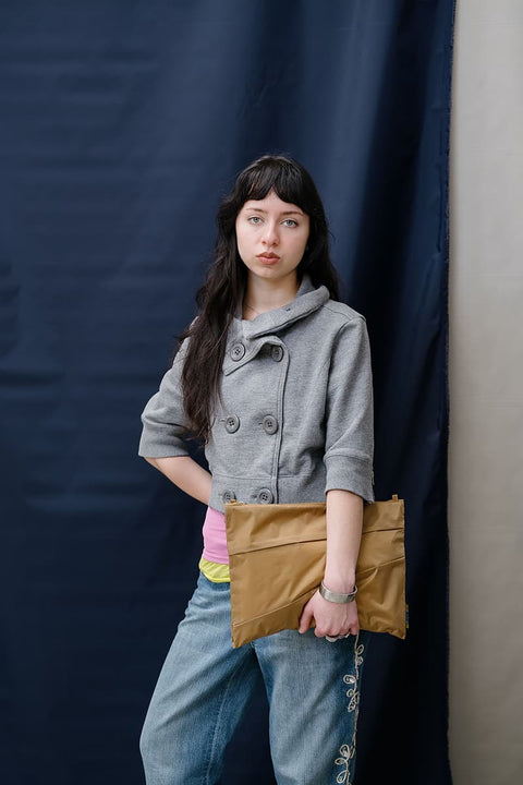 The New Pouch Mono Camel Large Susan Bijl, als Bag-in-Bag verwendet, PFAS-freies recyceltes Nylon