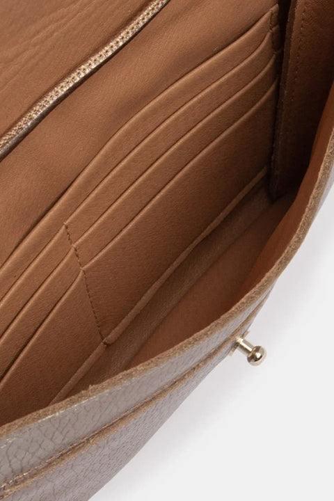 Kompakte Leder-Clutch mit Kartenfächern