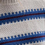 Danepines Sweater Danefae Light Beige – Detailansicht feine Streifen auf hellbeigem Wollstrick, weiche Rohwolle-Viskose-Baumwolle-Mischung