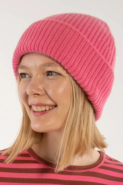 Beanie aus 100 % Merinowolle in knalligem Pink