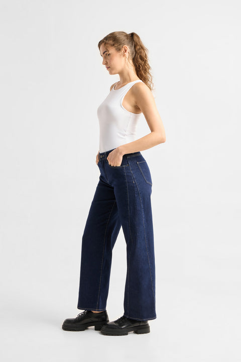 Styling ASH Barrel Leg Stay Blue DAWN Denim, mit Boots oder Sneakern, beinverlängernde Cutline-Jeans in Stay Blue