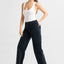 ASH Barrel Leg Cordhose von DAWN in Dark Navy, Barrel-Leg-Passform am Modell