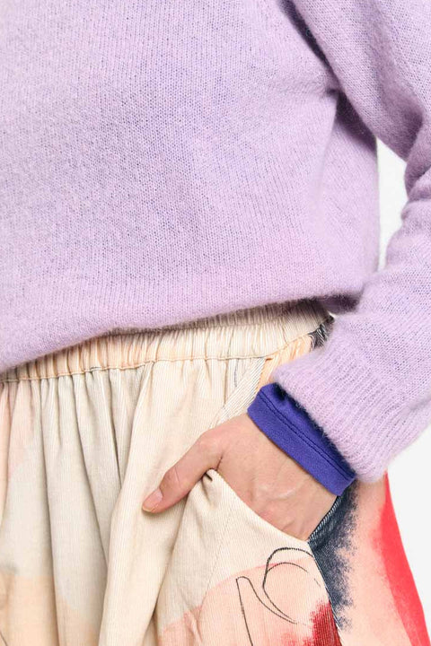 Styling Dax Skirt Print Garden SUITE13LAB, mit leichtem Top oder Strickpullover kombiniert, Blumenprint-Rock für jede Saison