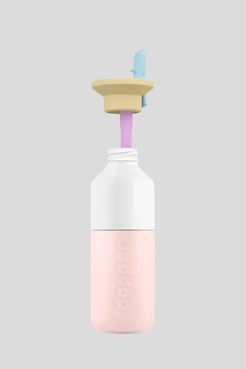 Dopper Steel Soft Pink Flip Straw – Detailansicht Flip Straw Deckel geöffnet, einhändiges Trinksystem in Hellrosa