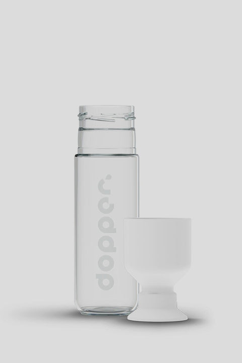 Glasflasche mit integriertem Trinkbecher