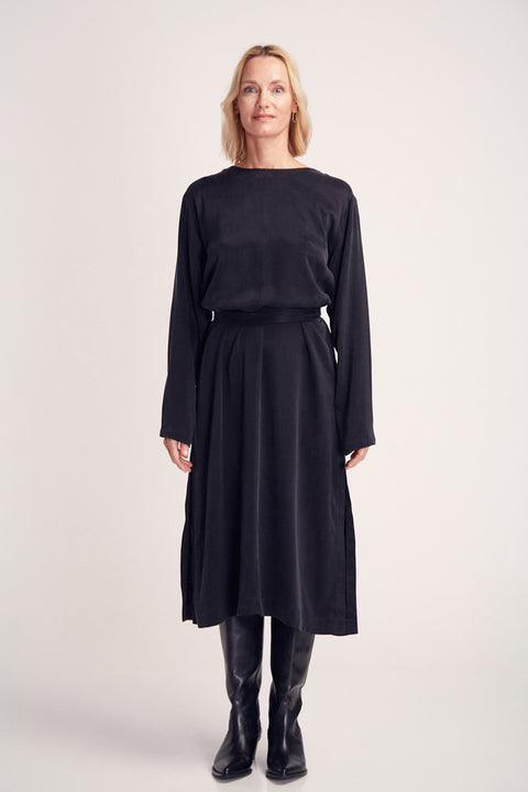 Elegantes Kleid aus Cupro und Ecovero in Schwarz