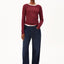 Seitenansicht des Einiaara Soft Langarmshirts im Slim Fit, langarm, in Weinrot
