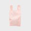 The New Shopping Bag Mono Tone Small von Susan Bijl in Hellrosa, 18 x 38,5 x 10 cm, 3,5 L, wasserdichtes recyceltes Ripstop-Nylon