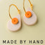 Handgefertigte Ohrringe mit vergoldetem Sterlingsilber und fluoreszierendem Orange - Scherning "Ohrringe Aura Drop"