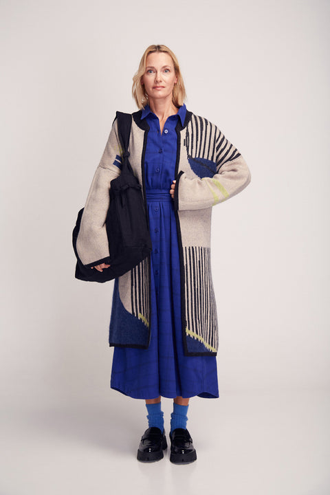 Moderner Eyvan Coat Elements in Blau, Schwarz, Creme und Grün