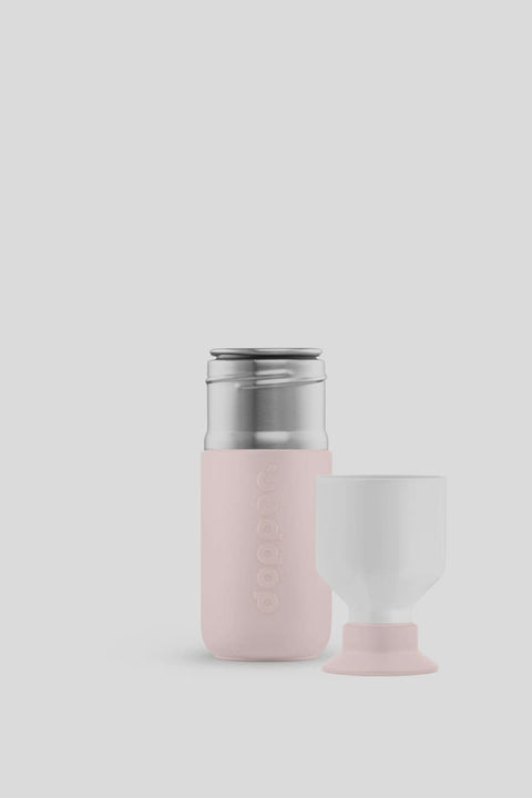 Nachhaltige Edelstahlflasche Dopper in hellrosa mit Becherfunktion