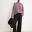 Model trägt das Iconic Å Frankaa Bold Sweatshirt im Oversized Fit