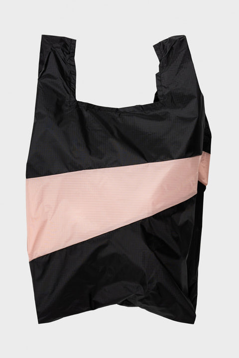 Schwarze und hellrosa Einkaufstasche aus recyceltem Nylon von Susan Bijl
