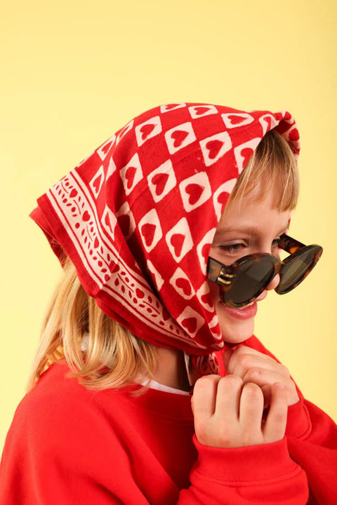 Baby Halstuch aus Baumwolle mit Herzmuster in Rot