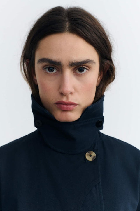 Nachhaltige Damenjacke Navy mit Reverskragen