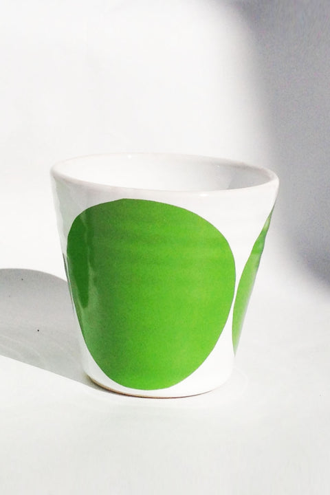 Kunstvoll gestaltete Kaffeetasse von Camilla Engdahl