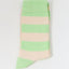 Kalu Socks Apple Green Suite13Lab – Detailansicht Streifenmuster in Pistazie und Creme