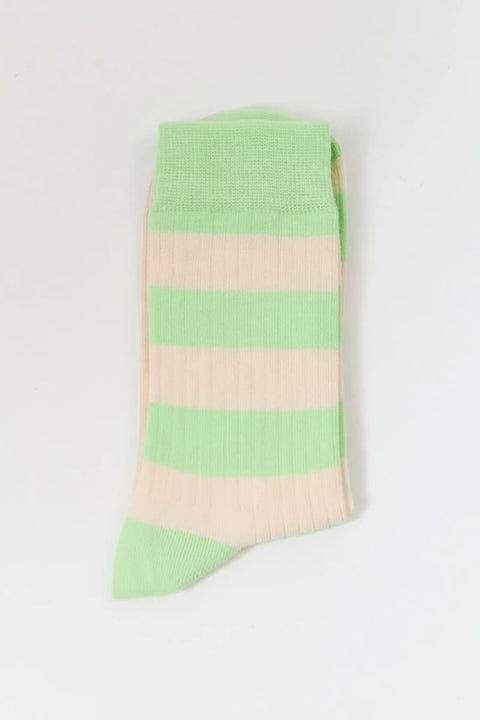 Kalu Socks Apple Green Suite13Lab – Detailansicht Streifenmuster in Pistazie und Creme