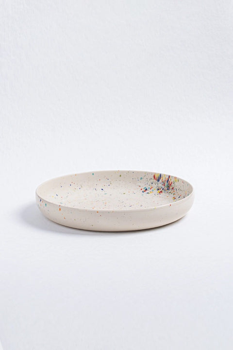 Weiße Keramik: Unikates Design des New Party Low Pastatellers, Egg Back Home