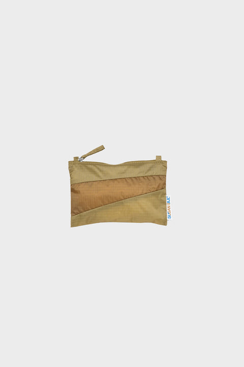 Camel- und hellbraune Crossbody-Tasche aus recyceltem Material