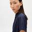 Styling-Ansicht Poplin Larisaana Blouse ARMEDANGELS in Tinted Navy, offen oder geschlossen getragen