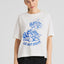 T-Shirt Vadstena Live Your Dream Off-White von Dedicated, Relaxed Fit, cremefarbenes Bio-Shirt mit großformatigem Live-Your-Dream-Textprint