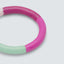 Color Ring Quatro LULU Copenhagen Pink Sunset – Detailansicht vier harmonische Emaille-Farben auf recyceltem Messing, Handarbeit sichtbar
