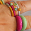 Color Ring Crystal LULU Copenhagen, beide Varianten Soft Yellow und Silk Light Pink nebeneinander, Emaille mit Kristall-Akzent