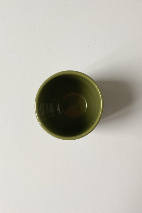 Handgefertigte Tasse mit MADAM LOVE-Text in strahlendem Grün