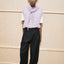 Model trägt den Mohair-Mix Strickpullunder Moonlit Lilac kombiniert mit dunkler Hose