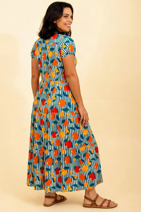 Molly Dress in Oranges Pretty Vacant, Detailansicht durchgehende Knopfleiste und kurze Ärmel, 100 % Organic Cotton